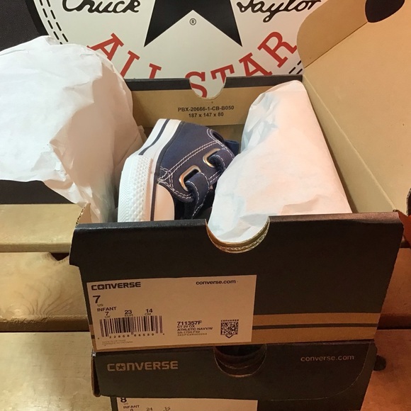 Converse Chuck Taylor Toddler 2V Low Top in Navy - Picture 5 of 5